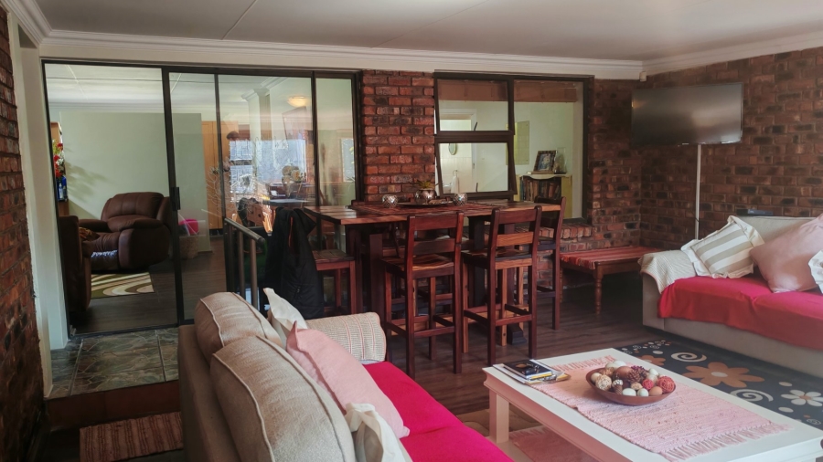 3 Bedroom Property for Sale in Fraaiuitsig Western Cape